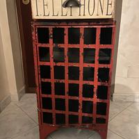 Cabina telefonica cantinetta vini antichizzata