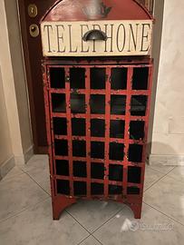 Cabina telefonica cantinetta vini antichizzata