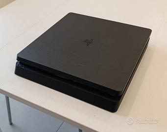 ps4 + 2 joystick + 4 giochi