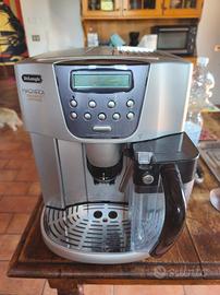macchina caffè  e cappuccino de longhi