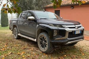 Mitsubishi L200 d.cab 4WD