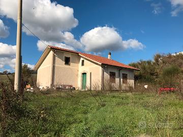 Terreno agricolo con casa rurale
