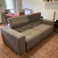 Divano 3 posti con chaise longue  e poggiatesta