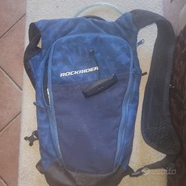zaino con sacca acqua per montagna trail 