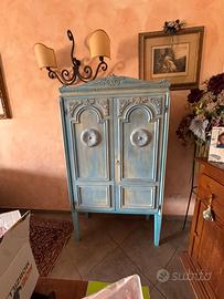 Mobile shabby chic azzurro restaurato a mano