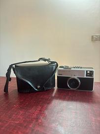 Fotocamera Kodak Instamatic 33 con custodia