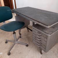 Scrivania con sedia
