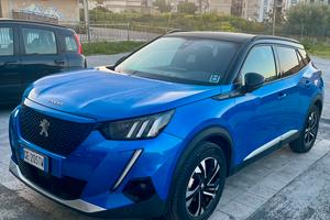 PEUGEOT E2008 GT LINE