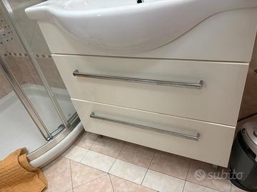 Mobile bagno specchiera e lampada designer