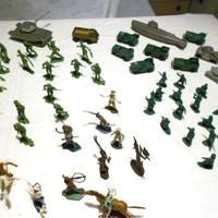 soldatini, indiani e mezzi da guerra vintage