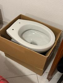 Vaso wc e bidet con rubinetto.