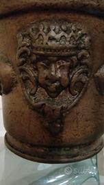 Vecchio mortaio in bronzo