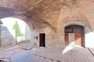 2 LOCALI A ASSISI