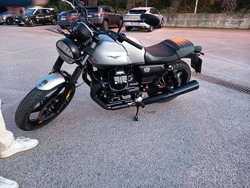 Moto Guzzi V7 V Stone - 2023