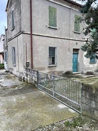 Casa indipendente di 183 m² con 5 locali e box aut