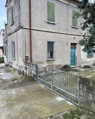 Casa indipendente di 183 m² con 5 locali e box aut