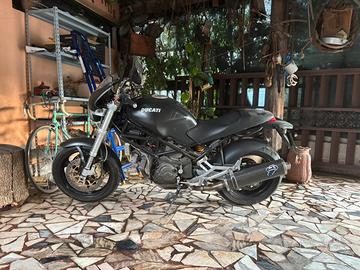 Ducati monster 900