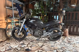 Ducati monster 900