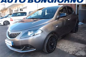 Lancia Ypsilon 1.0 firefly hybrid Silver s&s 70cv