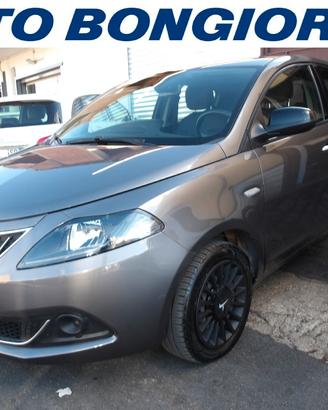 Lancia Ypsilon 1.0 firefly hybrid Silver s&s 70cv