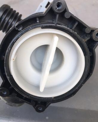 Pompa scarico lavatrice Indesit WG435 a 30 euro