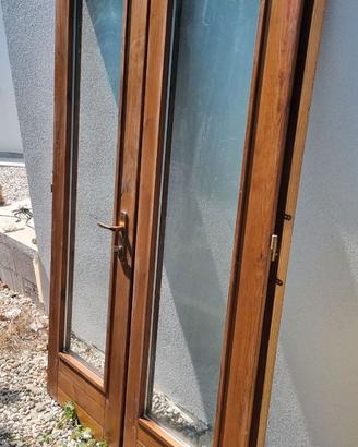Porta-finestra in legno, vetrocamera e guarnizione