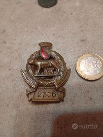 distintivo e medaglia vintage 
