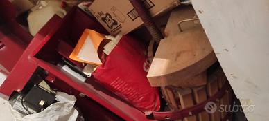 Torchio e carolla deraspatrice per uvaven