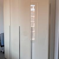 Armadio lineare: 4 ante laccate bianche