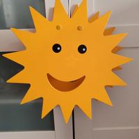 Lampadario per cameretta a forma di sole.