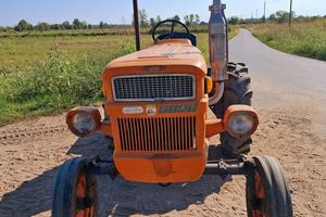 Trattore agricolo 