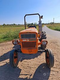 Trattore agricolo 