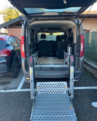 Sollevatore per auto disabili