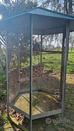 Voliere e alloggi per pappagalli