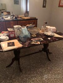 Tavolo, sedie e mobili vintage