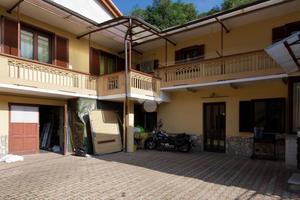 CASA SEMINDIPENDENTE A PORTE