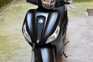 Piaggio Medley 150 S (2023) Grinta e agilità