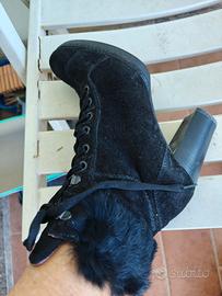 Stivaletti Nero Giardini con stringhe 