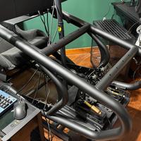 Postazione di guida Cooler Master Dyn-x e PC