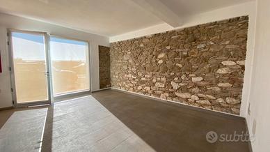 Fondi commerciali con bagno a salivoli