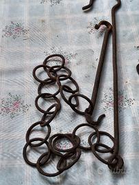 vari oggetti in ferro vecchi 