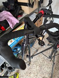 Manubrio, reggisella, portaborracce carbonio