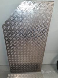 2 pedane in alluminio: 1 carrellata e 1 fissa