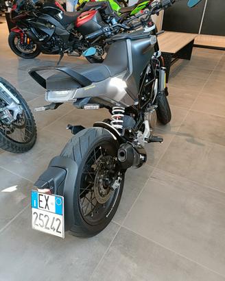 Husqvarna Svartpilen 401