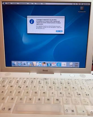 Apple iBook G3 laptop vintage