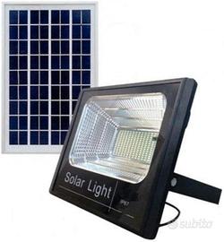 Faro faretto 500w led pannello energia solare foto - Elettrodomestici In  vendita a Napoli