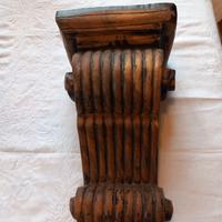 Capitello antico in legno massiccio