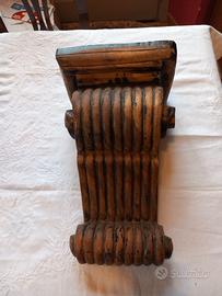 Capitello antico in legno massiccio