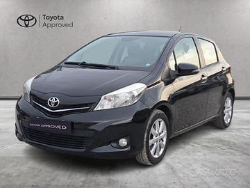 Toyota Yaris 1.3 Lounge 5p E6