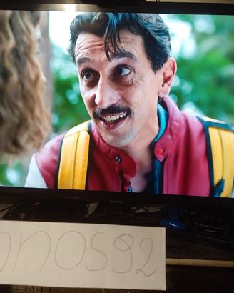 TV Samsung 4K 50" NU7400 (+SoundbarQ600B)